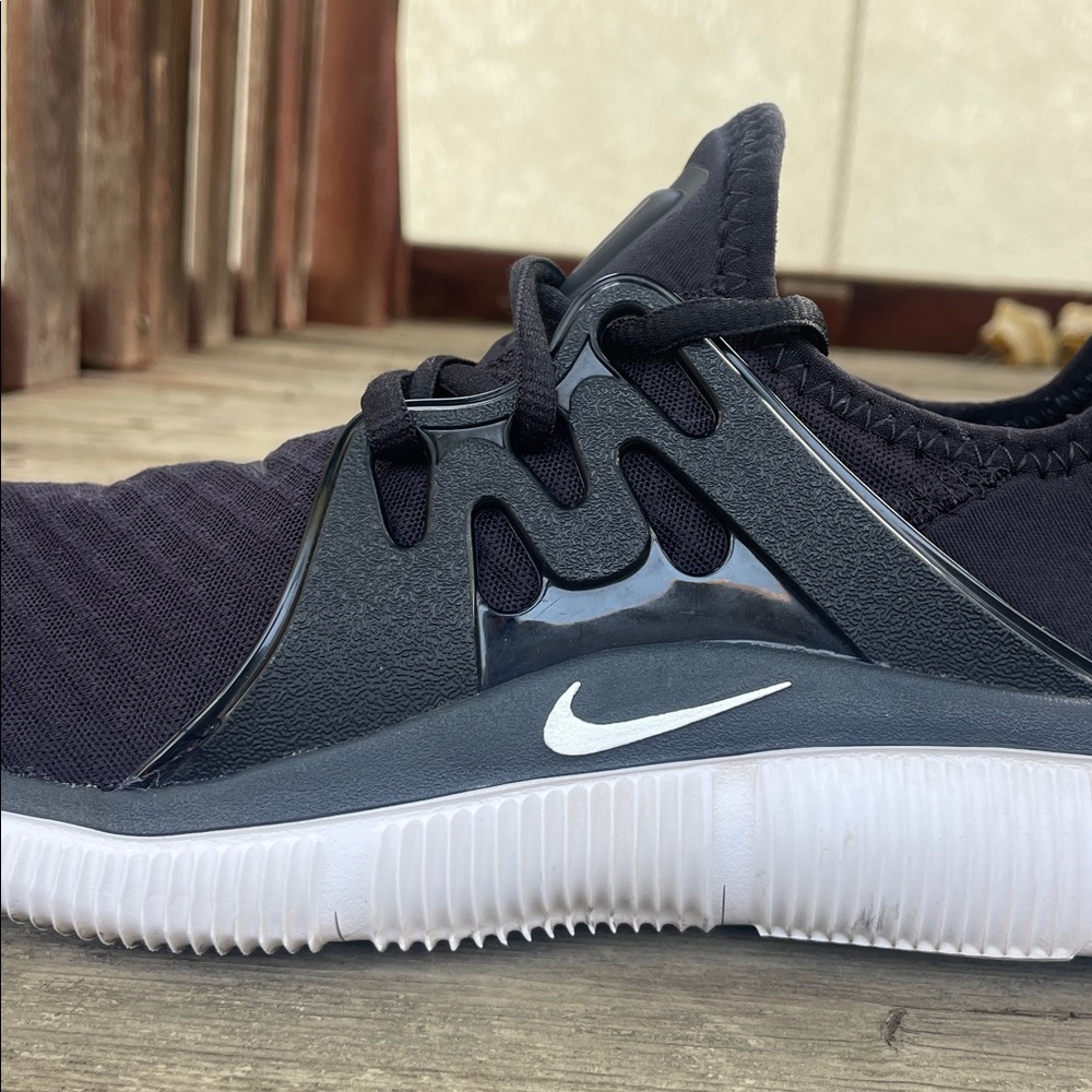 Nike Women’s Acalme Running Sneakers - Picture 6 of 9